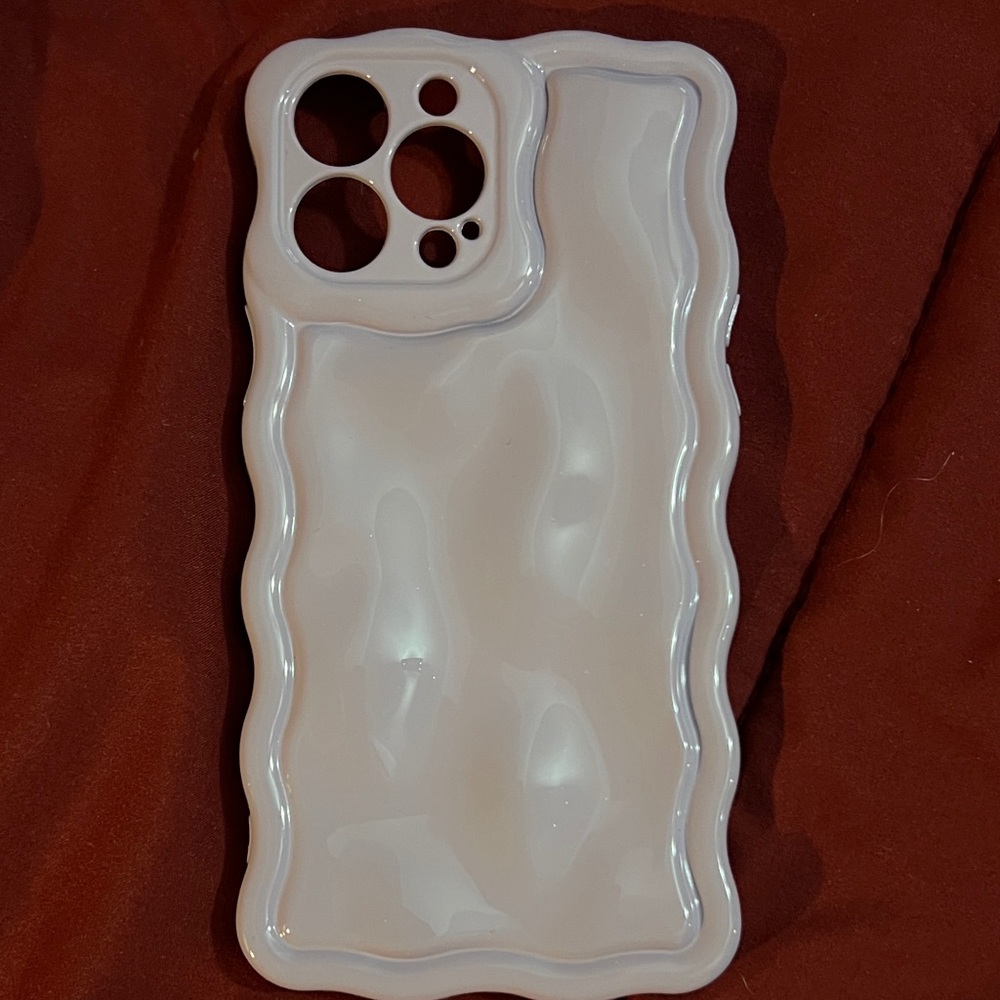 Wavy purple iPhone 13 Pro Max